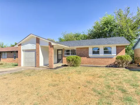 Exterior - 1007 NW 20th St, Moore, OK 73160 photo 2 of 5