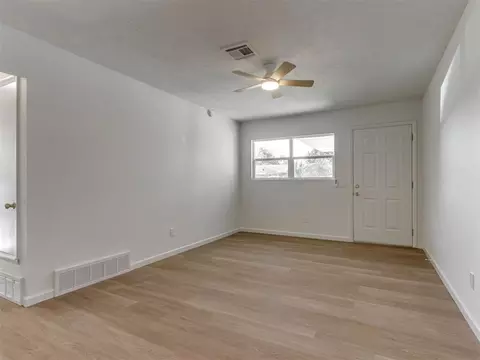 Living - 1007 NW 20th St, Moore, OK 73160 photo 1 of 5
