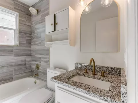 Bath - 1007 NW 20th St, Moore, OK 73160 photo 1 of 3