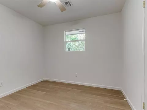 Bedroom - 1007 NW 20th St, Moore, OK 73160 photo 6 of 7