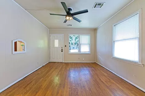Living - 903 Eufaula St, Norman, OK 73071 photo 1 of 3