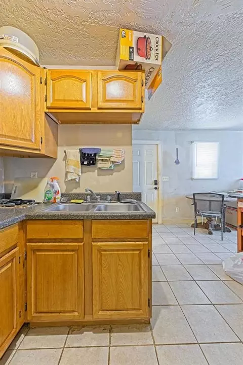 Kitchen - 903 Eufaula St, Norman, OK 73071 photo 6 of 6