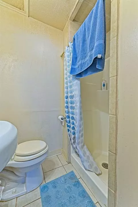 Bath - 903 Eufaula St, Norman, OK 73071 photo 3 of 3