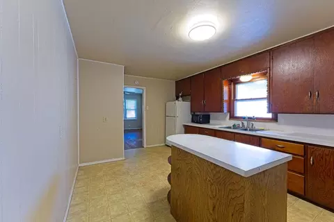 Kitchen - 903 Eufaula St, Norman, OK 73071 photo 4 of 6
