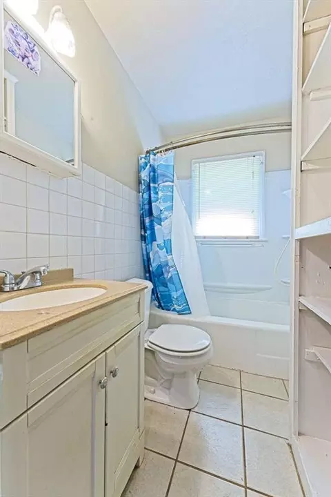 Bath - 903 Eufaula St, Norman, OK 73071 photo 1 of 3