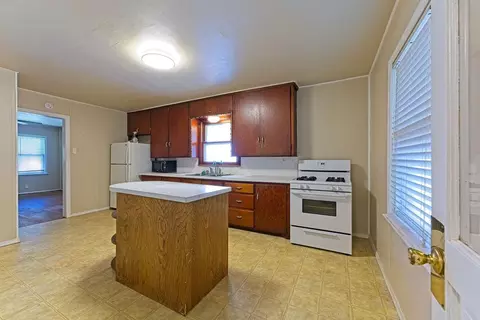 Kitchen - 903 Eufaula St, Norman, OK 73071 photo 3 of 6