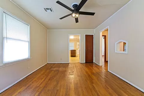 Living - 903 Eufaula St, Norman, OK 73071 photo 2 of 3