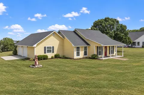 Exterior - 5048 Fairview Rd, Davis, OK 73030 photo 2 of 7