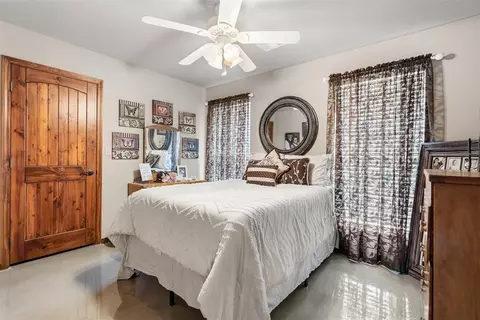 Bedroom - 5048 Fairview Rd, Davis, OK 73030 photo 3 of 7