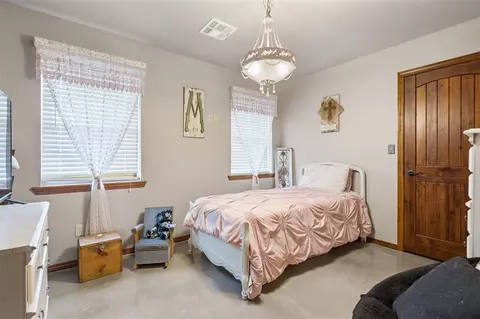 Bedroom - 5048 Fairview Rd, Davis, OK 73030 photo 5 of 7