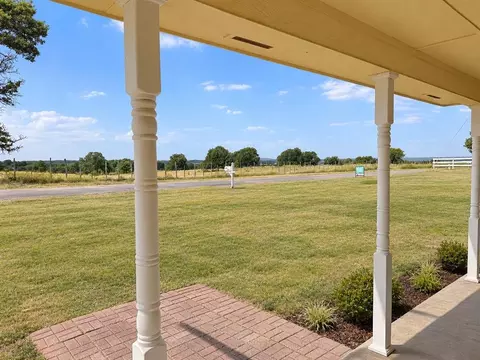 Exterior - 5048 Fairview Rd, Davis, OK 73030 photo 6 of 7