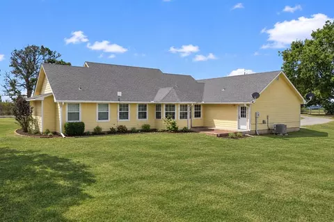 Exterior - 5048 Fairview Rd, Davis, OK 73030 photo 5 of 7
