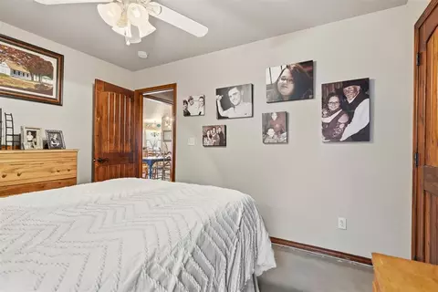 Bedroom - 5048 Fairview Rd, Davis, OK 73030 photo 4 of 7