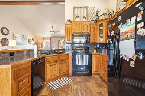 Kitchen - 5048 Fairview Rd, Davis, OK 73030 photo 1 of 2