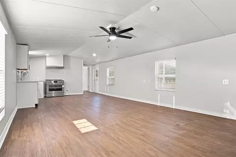 Living - 333144 E 1066 Rd, Mcloud, OK 74851 photo 2 of 7