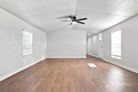 Living - 333144 E 1066 Rd, Mcloud, OK 74851 photo 3 of 7