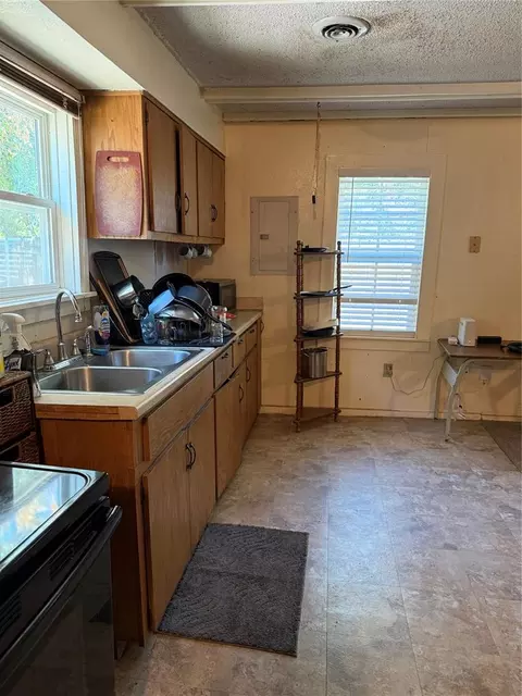 Kitchen - 148 Reed Ave, Norman, OK 73071 photo 4 of 4