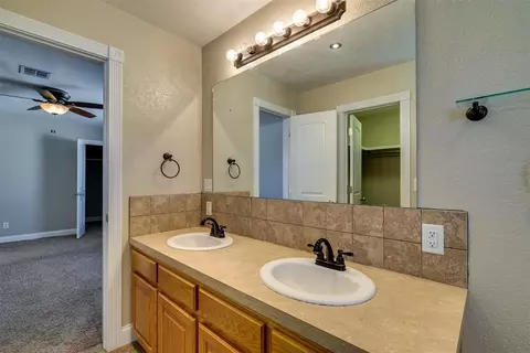 Bath - 216 SW 4th St, Checotah, OK 74426 photo 3 of 8
