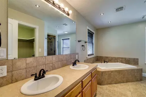 Bath - 216 SW 4th St, Checotah, OK 74426 photo 2 of 8