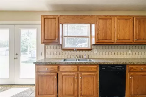 Kitchen - 216 SW 4th St, Checotah, OK 74426 photo 4 of 5