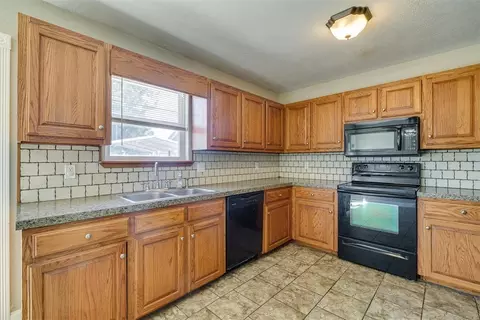 Kitchen - 216 SW 4th St, Checotah, OK 74426 photo 3 of 5