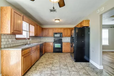 Kitchen - 216 SW 4th St, Checotah, OK 74426 photo 2 of 5