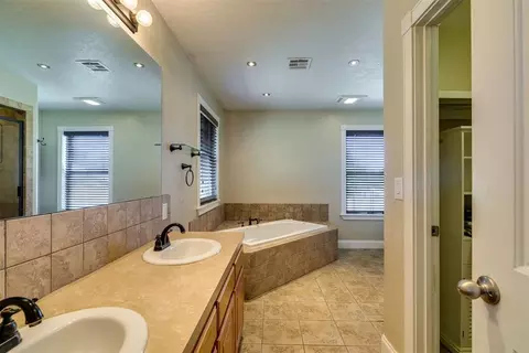 Bath - 216 SW 4th St, Checotah, OK 74426 photo 1 of 8