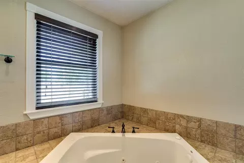 Bath - 216 SW 4th St, Checotah, OK 74426 photo 5 of 8