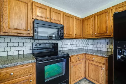 Kitchen - 216 SW 4th St, Checotah, OK 74426 photo 5 of 5