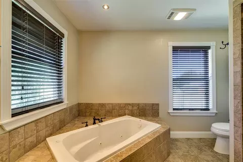 Bath - 216 SW 4th St, Checotah, OK 74426 photo 4 of 8