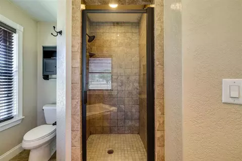 Bath - 216 SW 4th St, Checotah, OK 74426 photo 6 of 8