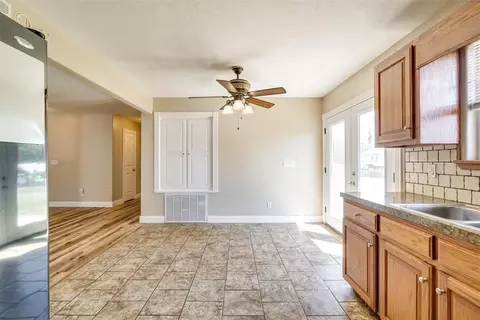 Entry Way - 216 SW 4th St, Checotah, OK 74426 photo 3 of 4