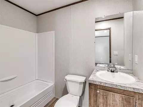 Bath - 333073 E 1000 Rd, Harrah, OK 73045 photo 1 of 6