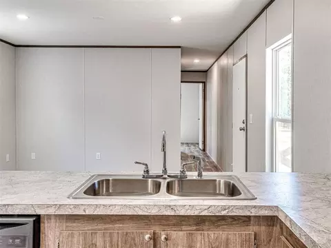 Kitchen - 333073 E 1000 Rd, Harrah, OK 73045 photo 4 of 5