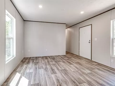 Living - 333073 E 1000 Rd, Harrah, OK 73045 photo 1 of 4