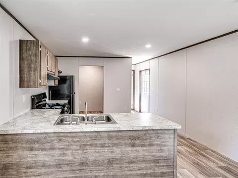 Kitchen - 333073 E 1000 Rd, Harrah, OK 73045 photo 1 of 5
