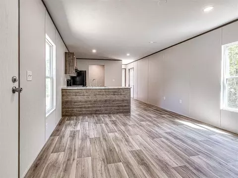 Living - 333073 E 1000 Rd, Harrah, OK 73045 photo 2 of 4