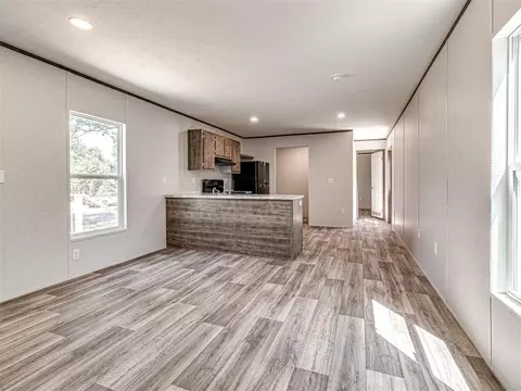 Living - 333073 E 1000 Rd, Harrah, OK 73045 photo 4 of 4