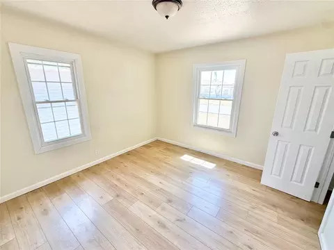 Bedroom - 1329 E Spruce St, Altus, OK 73521 photo 2 of 3