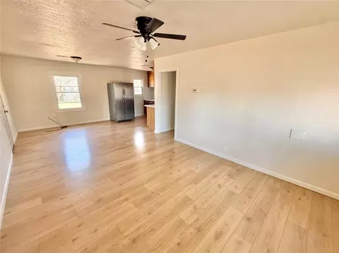 Living - 1329 E Spruce St, Altus, OK 73521 photo 2 of 2