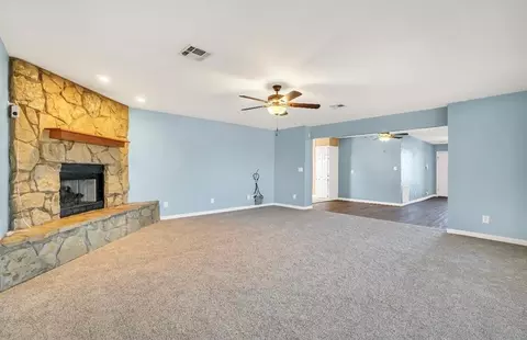 Living - 932 Hazel St, Altus, OK 73521 photo 6 of 8