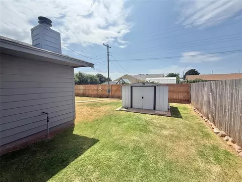 Exterior - 932 Hazel St, Altus, OK 73521 photo 5 of 5
