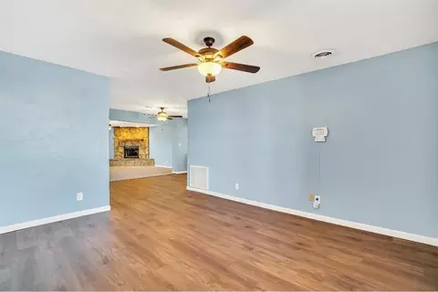 Living - 932 Hazel St, Altus, OK 73521 photo 4 of 8
