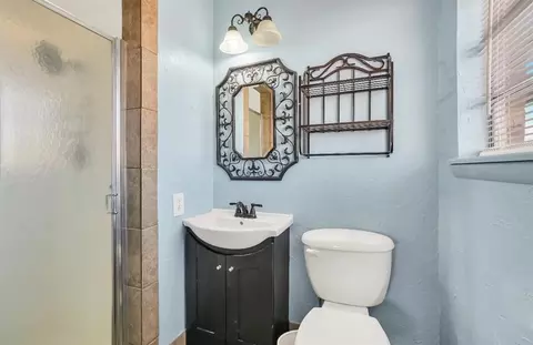 Bath - 932 Hazel St, Altus, OK 73521 photo 1 of 2