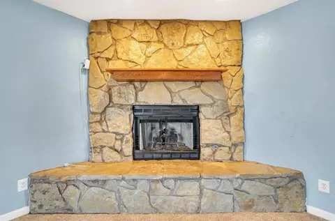 Living - 932 Hazel St, Altus, OK 73521 photo 8 of 8