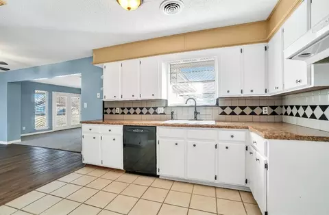 Kitchen - 932 Hazel St, Altus, OK 73521 photo 2 of 2