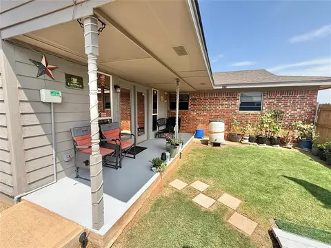 Exterior - 932 Hazel St, Altus, OK 73521 photo 2 of 5