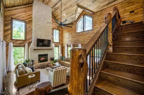 Living - 123 King Pine Ln, Broken Bow, OK 74728 photo 3 of 3