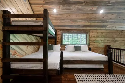 Bedroom - 123 King Pine Ln, Broken Bow, OK 74728 photo 6 of 9