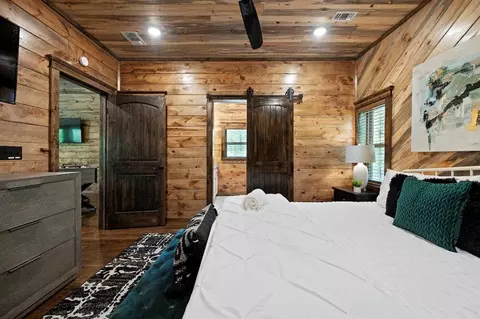 Bedroom - 123 King Pine Ln, Broken Bow, OK 74728 photo 9 of 9